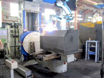 タンクロボット溶接の作業風景